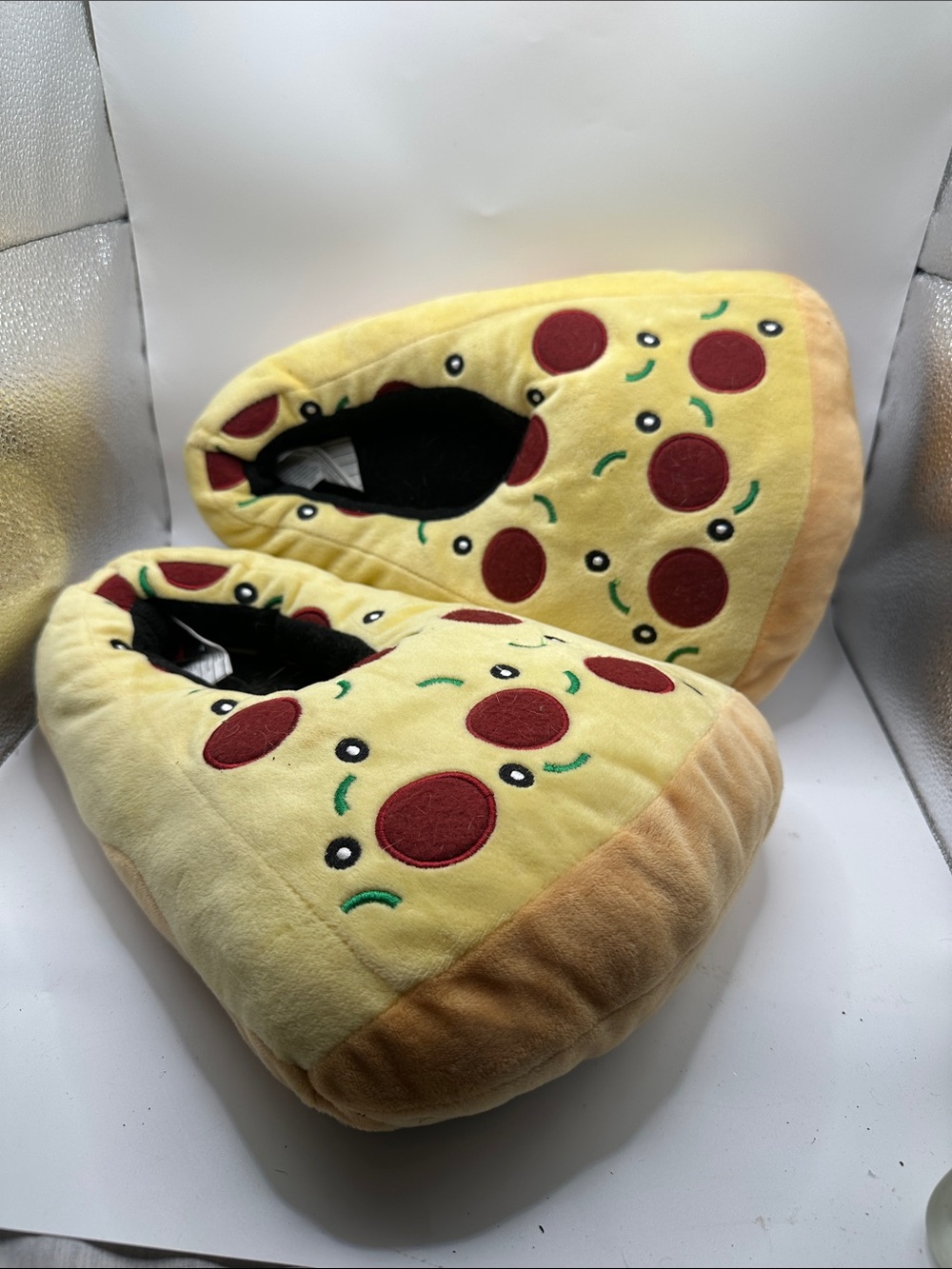 Pizza Slice One-Piece Slippers - Yellow size 11/12